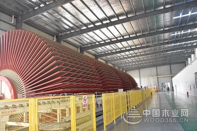 方太柏櫥采購(gòu)部長(zhǎng)趙劍鋒等一行到訪(fǎng)科林木業(yè)工廠參觀